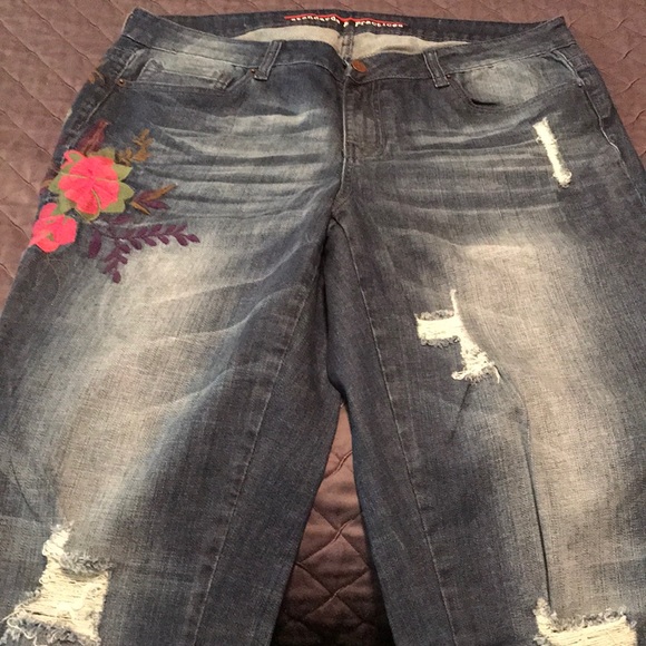 Denim - Distressed Jeans